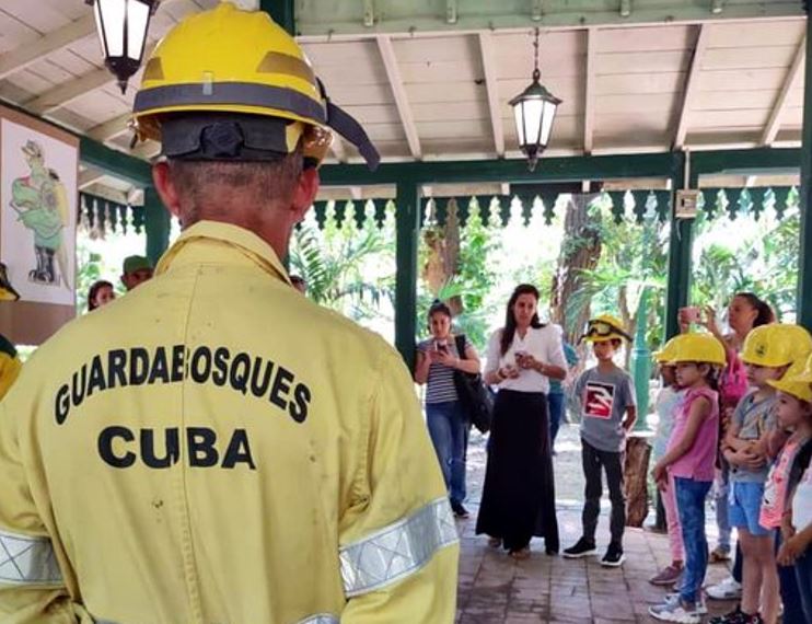 Felicita Díaz-Canel a Cuerpo de Guardabosques de Cuba