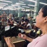 Intercambia miembro del secretariado nacional de la Federación de Mujeres Cubanas con trabajadoras de la I Tricontinental