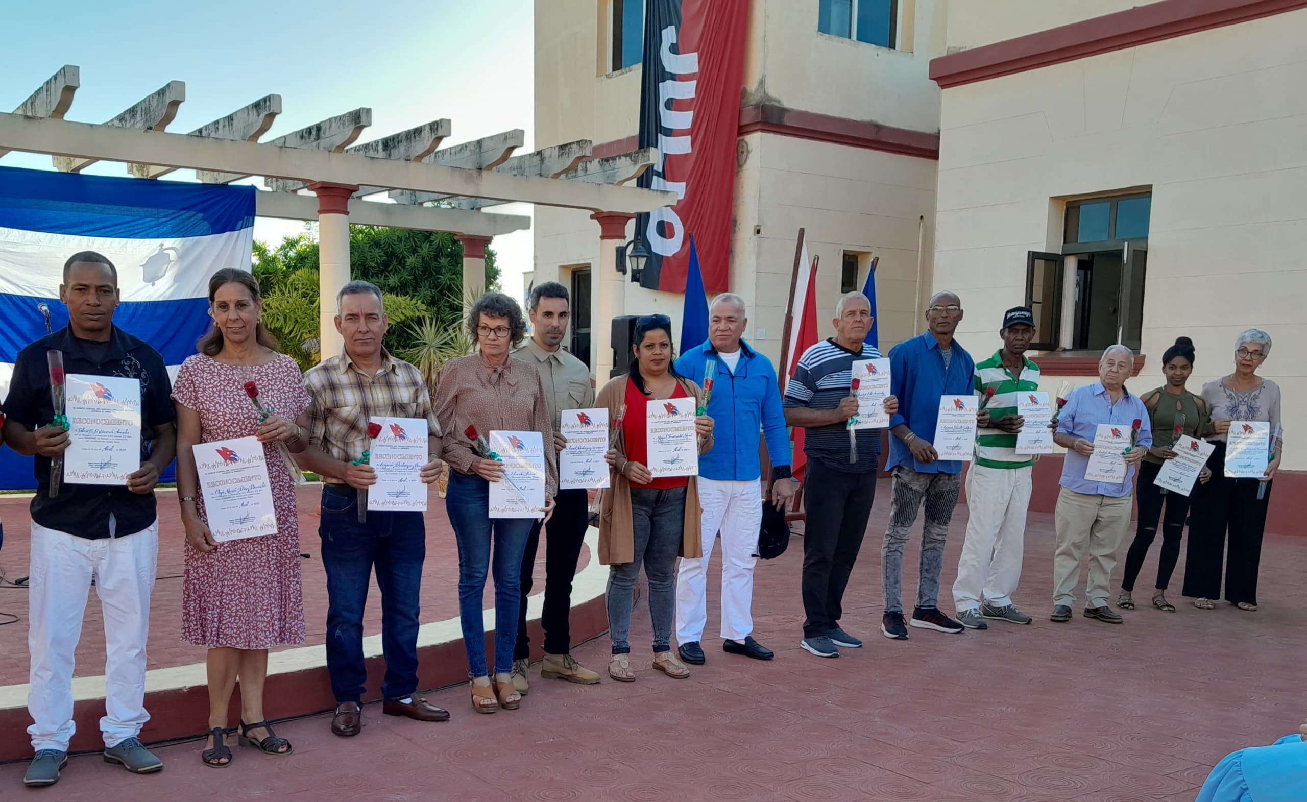 Entregan reconocimientos a cuadros y trabajadores del Partido en Mayabeque