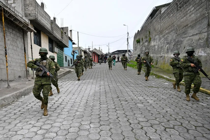 Militares continuarán desplegados en calles de Ecuador.