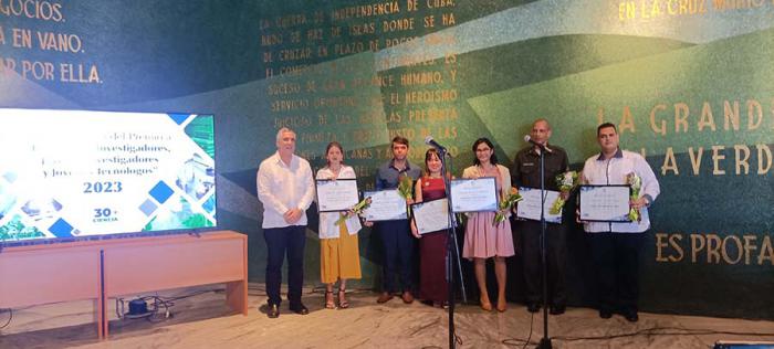 Premian a jóvenes investigadores de Mayabeque