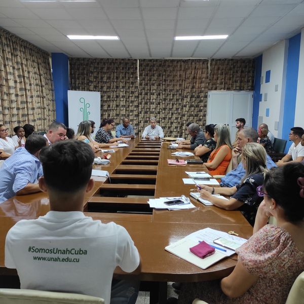 Ministro de Educación intercambia con estudiantes y profesores de universidad de Mayabeque