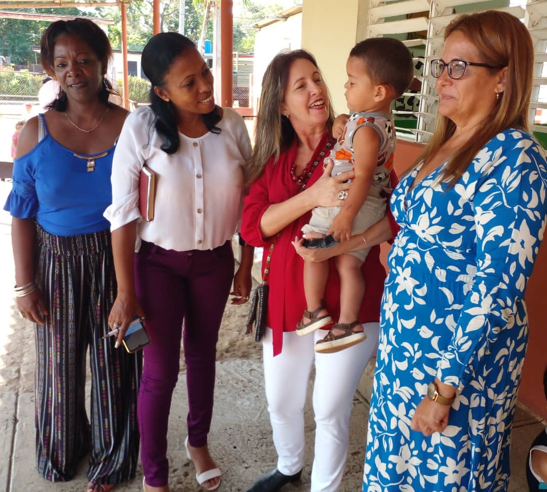 Recorre Ministra de educación instituciones docentes de San José de las Lajas