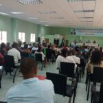 Indaga Miguel Díaz-Canel por entidades de San José de las Lajas. Foto: Radio Camoa