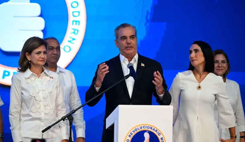 Panamá felicita a presidente reelecto en Dominicana