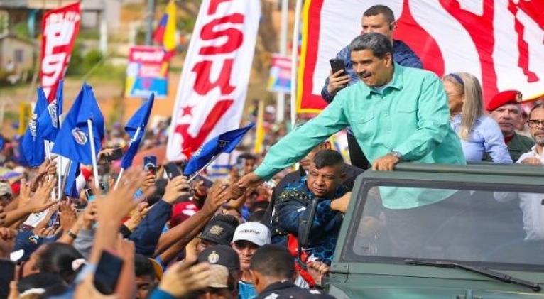 Nicolás Maduro mantiene liderazgo en intención de voto.