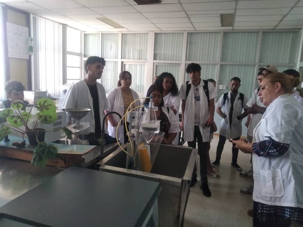 Estudiantes de Agronomía visitan Centro Nacional de Sanidad Agropecuaria.