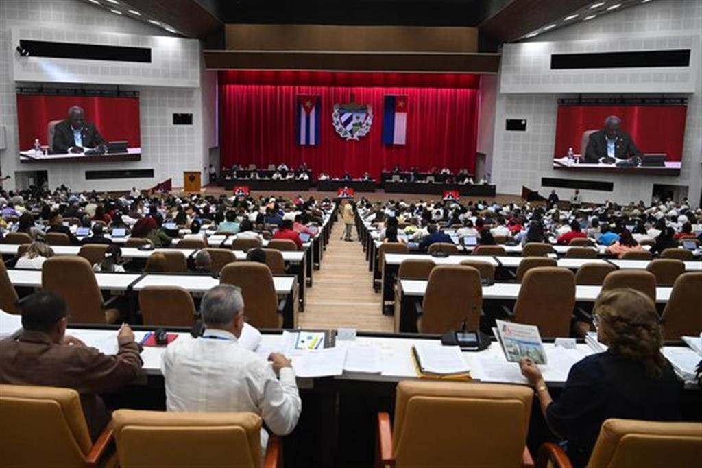 Diputados de Cuba analizan proyectos de leyes en sesión parlamentaria. Foto: Prensa Latina
