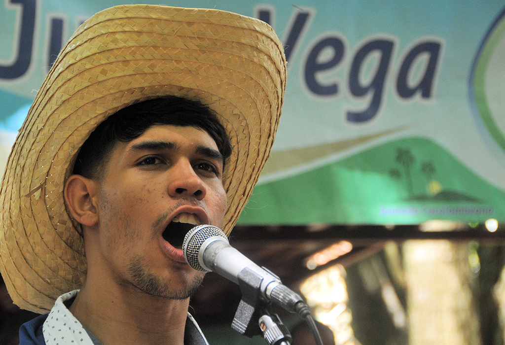 Brayan conquistó el Concurso de Repentismo Justo Vega
