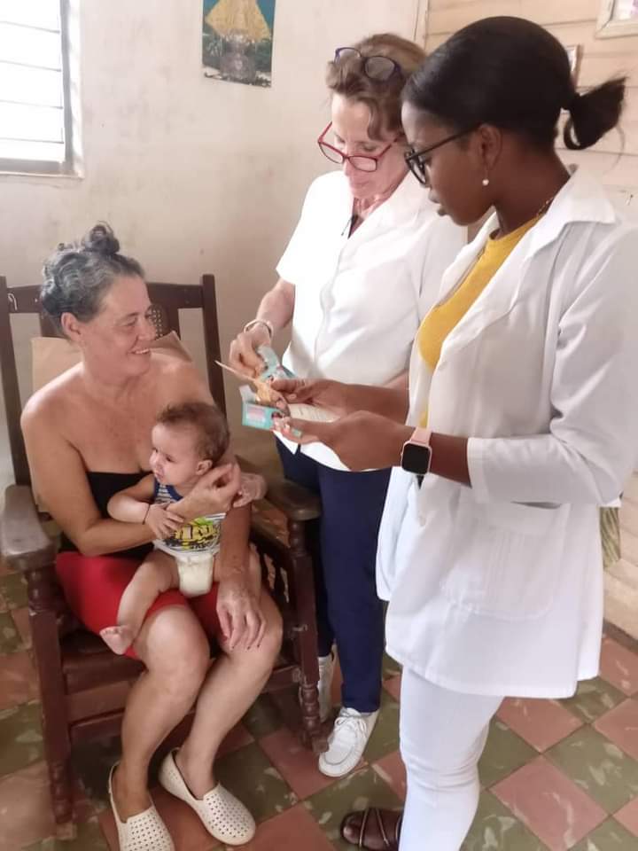 Benefician a niños meleneros con los micronutrientes Chispitas para crecer