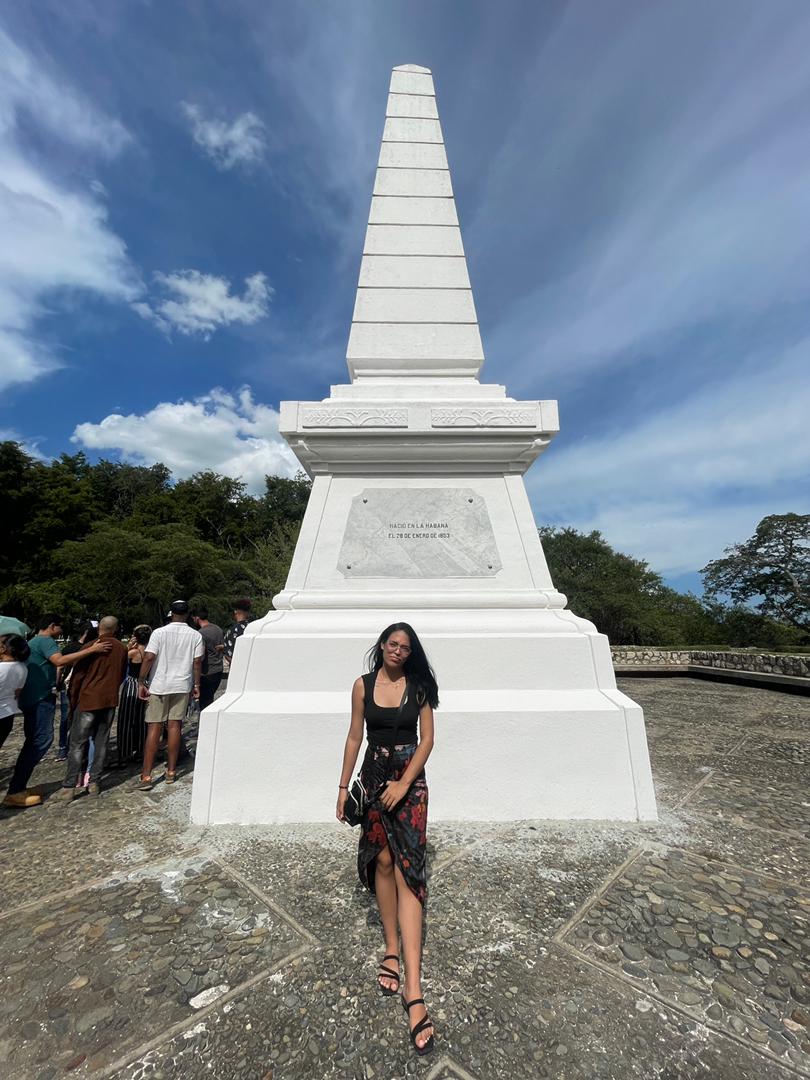 Joven de Mayabeque, miembro de la Asociación Hermanos Saíz rinde homenaje a Fidel