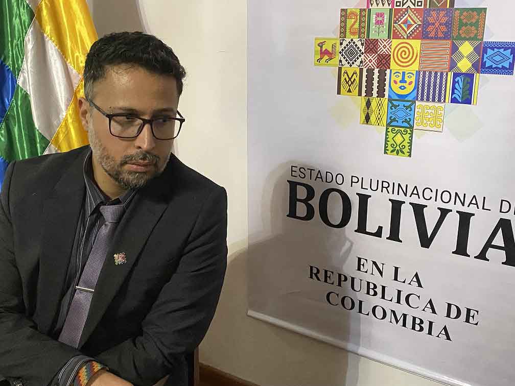 Bolivia busca desarrollo con apego a su soberanía, expresó embajador