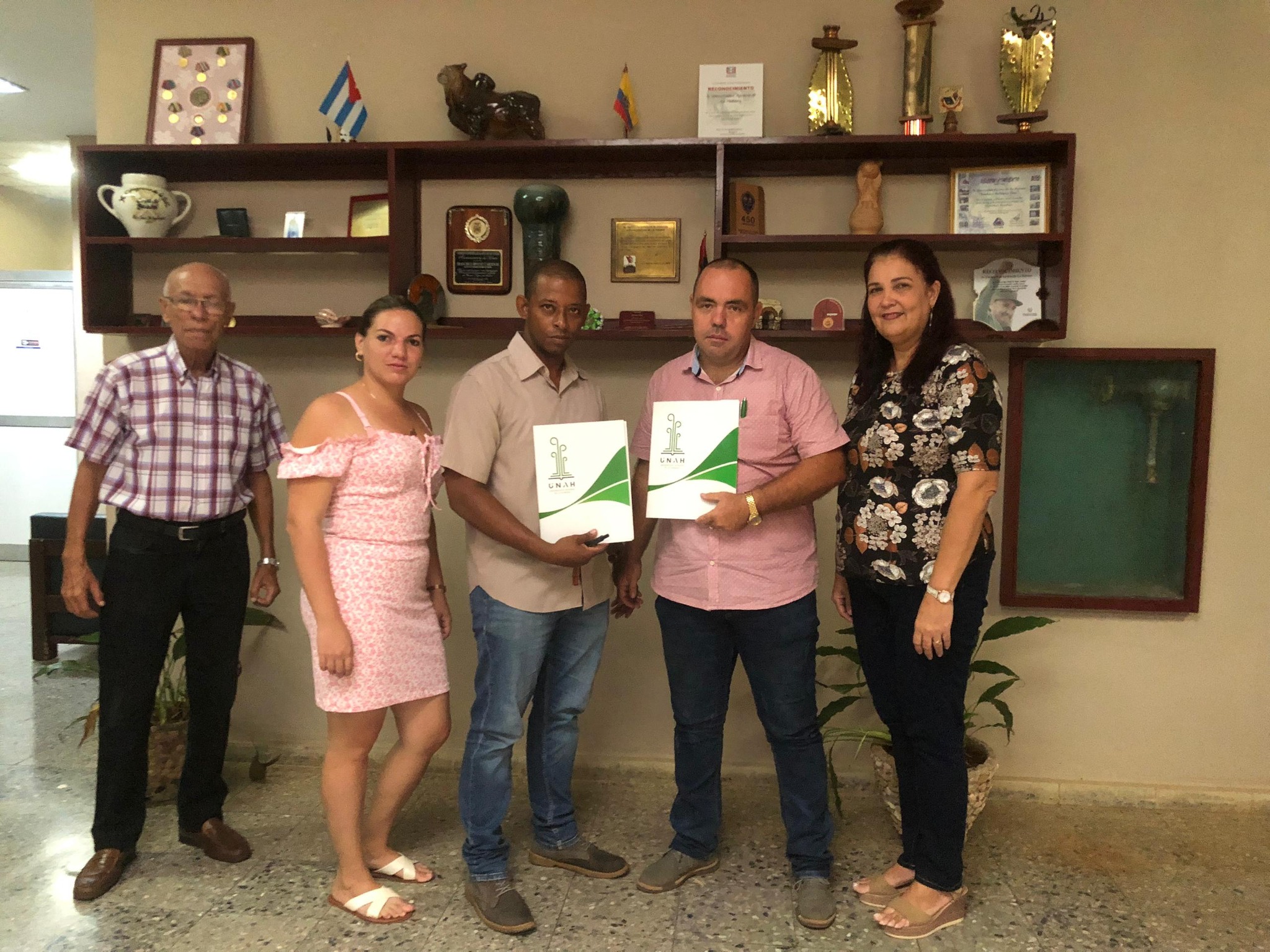 Firman convenio de colaboración entre Universidad de Mayabeque y Empresa Avícola Genética.