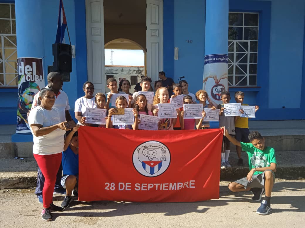 Carrera popular por el aniversario 64 de los Comités de Defensa de la Revolución.