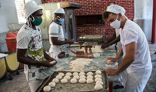 Adoptan medidas en Cuba por baja disponibilidad de harina de trigo.