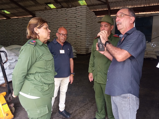Avanza distribución de alimentos desde San José de las Lajas. Foto: Radio Camoa