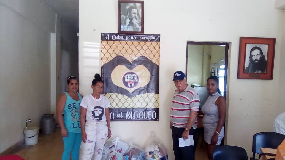 Comités de Defensa de la Revolución de San José de las Lajas envían donativos a Guantánamo.