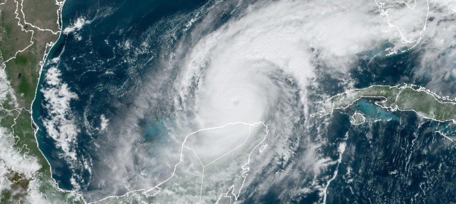 Milton se mantiene como un potente huracán categoría 4 y comienza su desplazamiento al este nordeste
