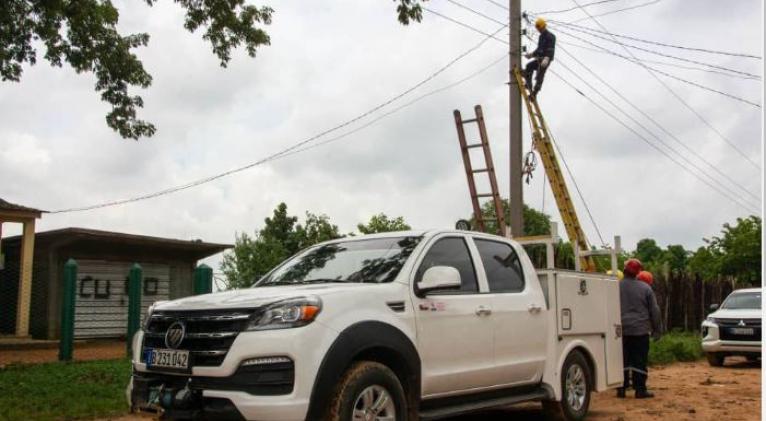 Regresó a Mayabeque brigada de linieros inmersa en recuperación eléctrica en Pinar del Río.