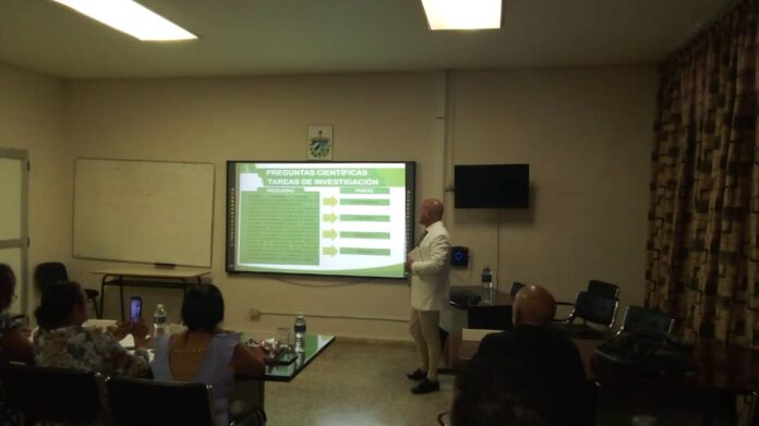 La superación profesional, prioridad del Sistema Educacional en Cuba. Foto: Radio Camoa