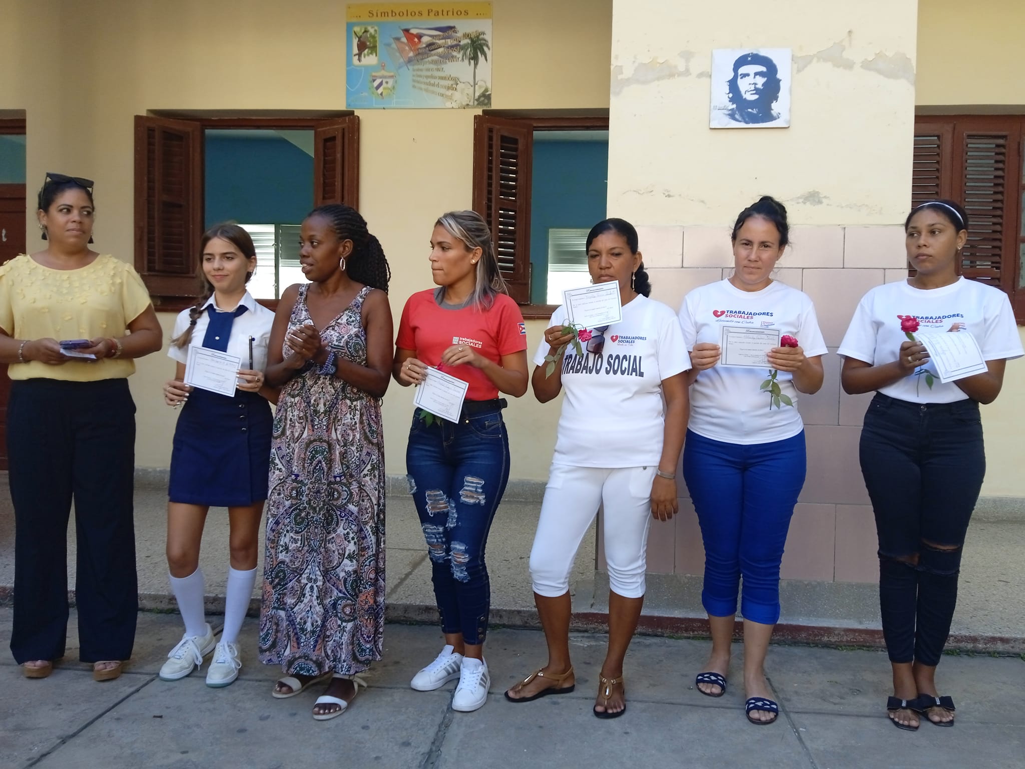 Reconocen labor de trabajadores sociales durante el paso del huracán Rafael.