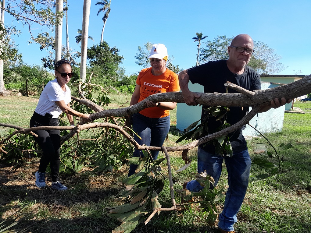 Abrazo solidario de recuperación