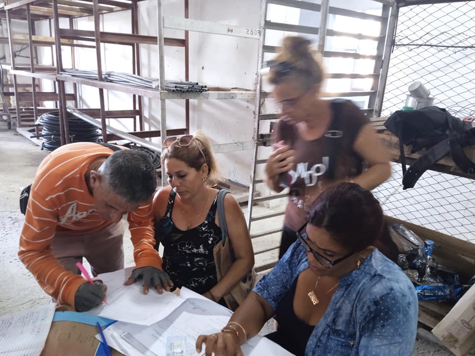 Priorizan en Güines entrega de materiales para reparación de viviendas damnificadas por huracán Rafael.