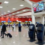 Principales aeropuertos de Cuba reanudan operaciones tras paso de huracán Rafael