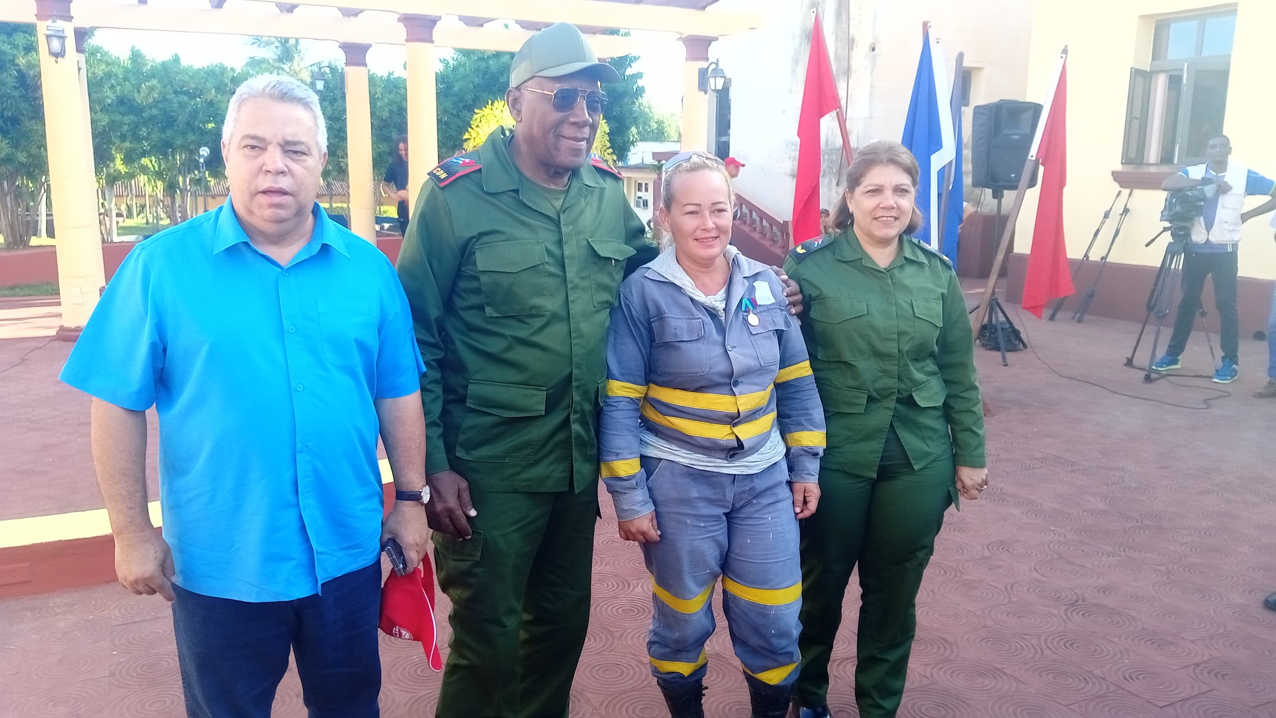 Aplauso a los linieros de Villa Clara