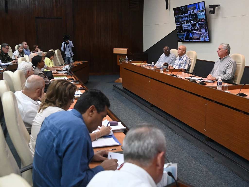 Cuba se alista para atenuar daños de tormenta tropical Rafael