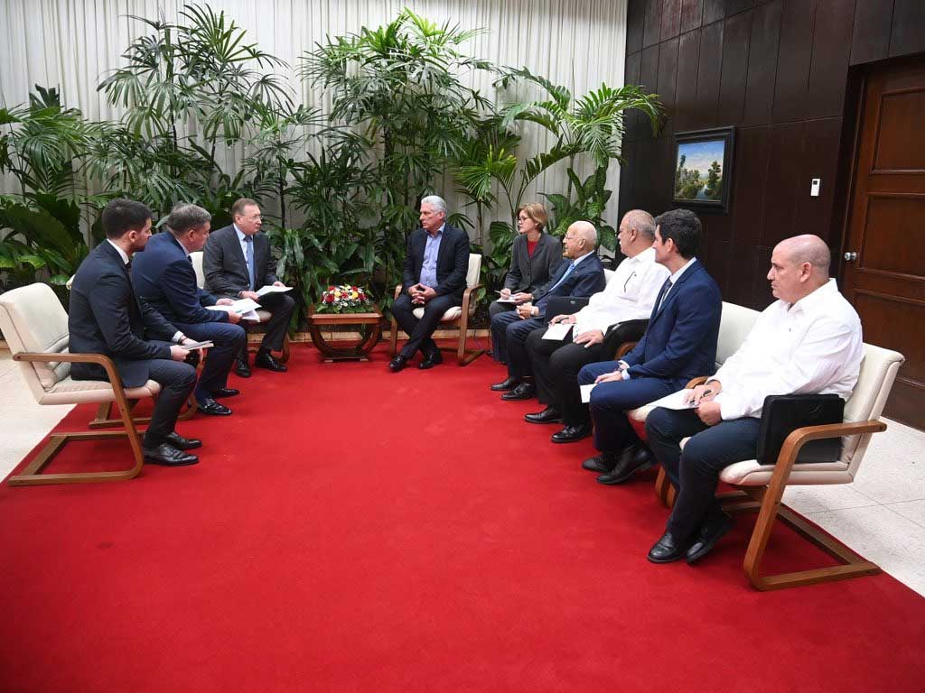 Presidente de Cuba dialoga con director de empresa petrolera rusa