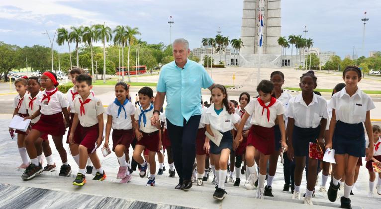 Díaz-Canel sostuvo encuentro con niños y adolescentes cubanos Díaz-Canel sostuvo encuentro con niños y adolescentes cubanos