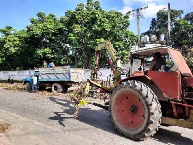 Azucareros participan en la recuperación del occidente cubano