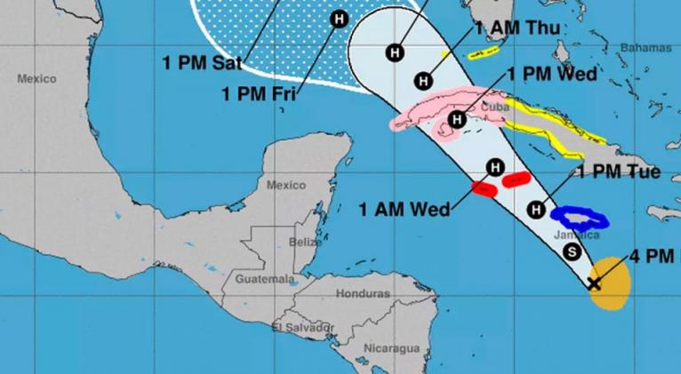 Tormenta tropical Rafael podría ser huracán el martes.