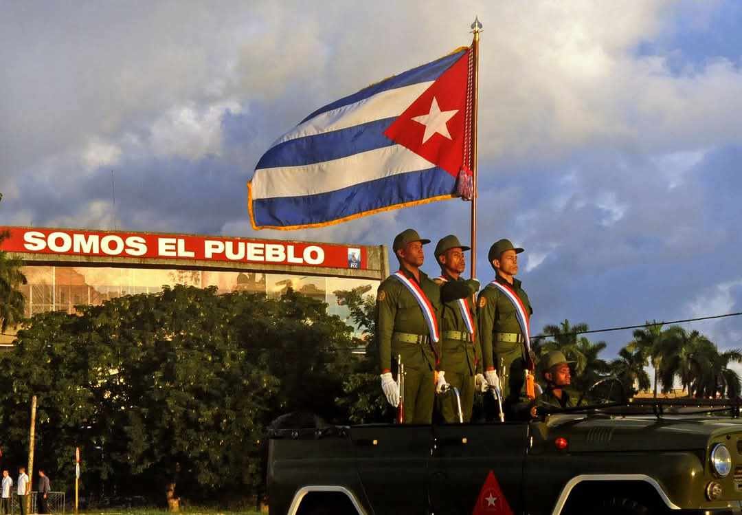 Felicita presidente cubano a los miembros de las Fuerzas Armadas Revolucionarias