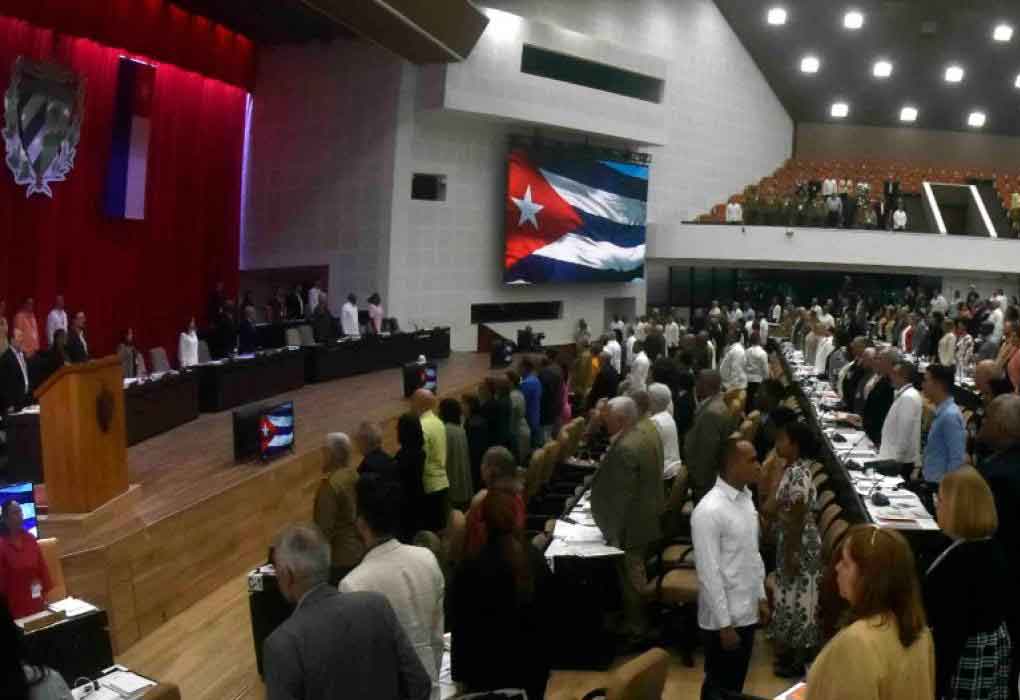 Participan Raúl y Díaz-Canel en sesión final del Parlamento de Cuba