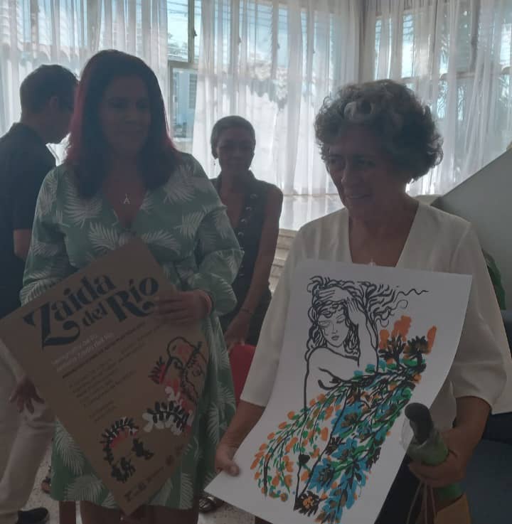 Recibió María Elena García, de Radio Camoa, Premio Provincial por la Obra de la Vida