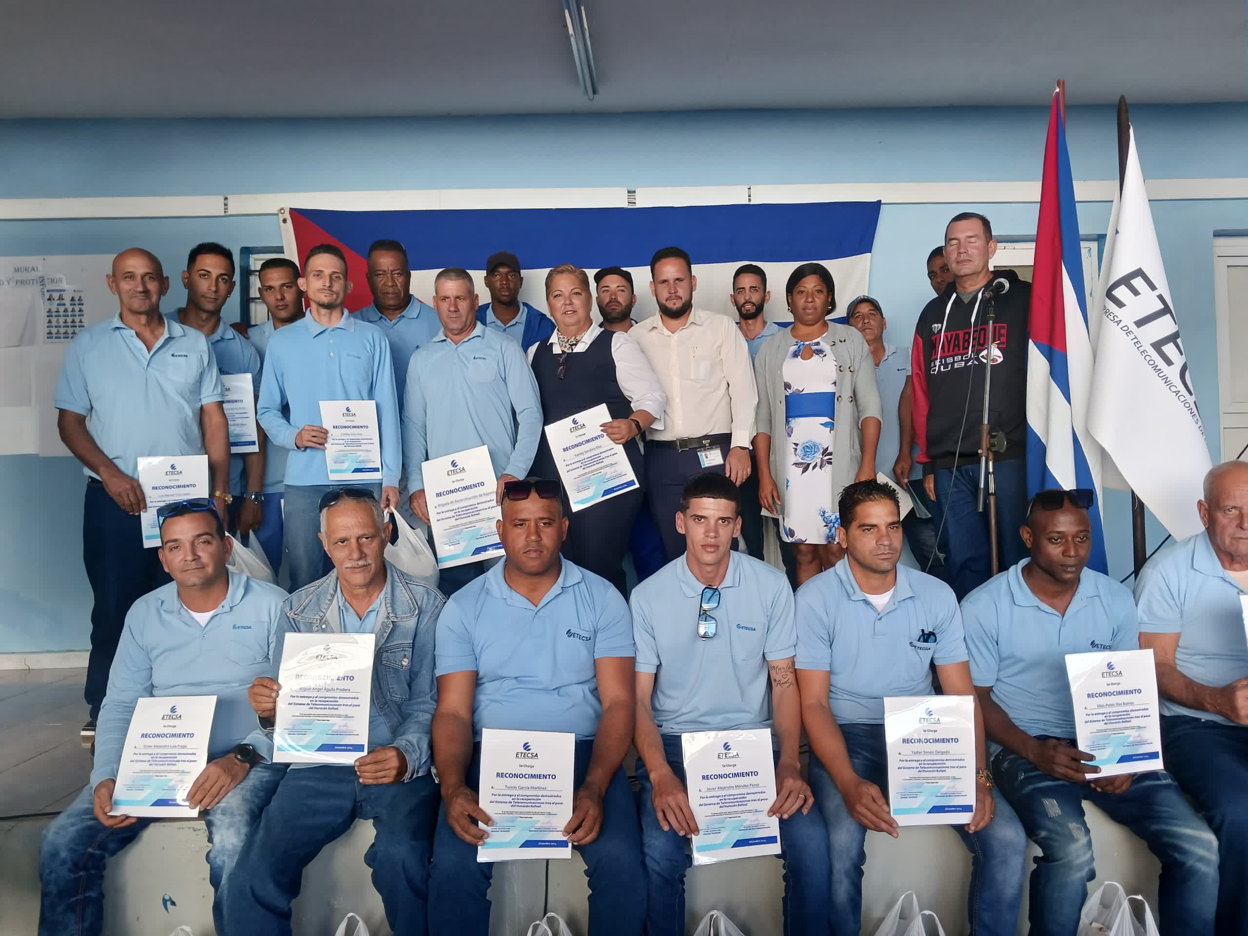 Reconocimiento a los huracanes de la recuperación de Etecsa