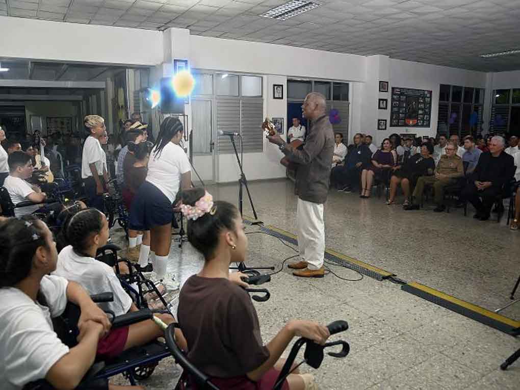 Cuba: Raúl Castro y Díaz-Canel conmemoran 35 años de escuela especial