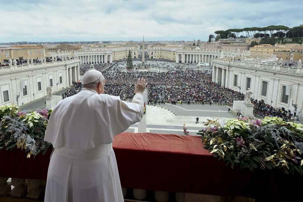 Papa Francisco pidió en mensaje navideño silenciar las armas