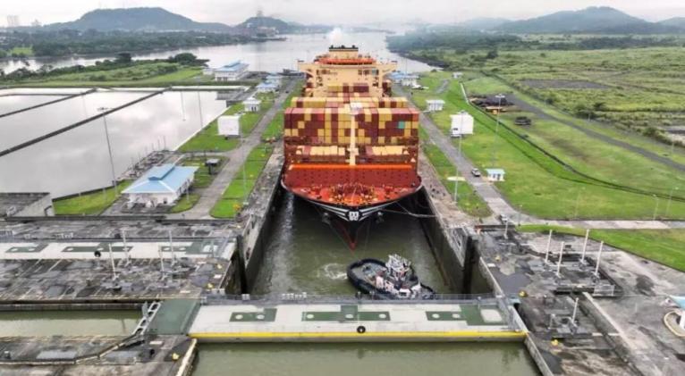Rechazan amenazas de Trump de retomar control del canal de Panamá.