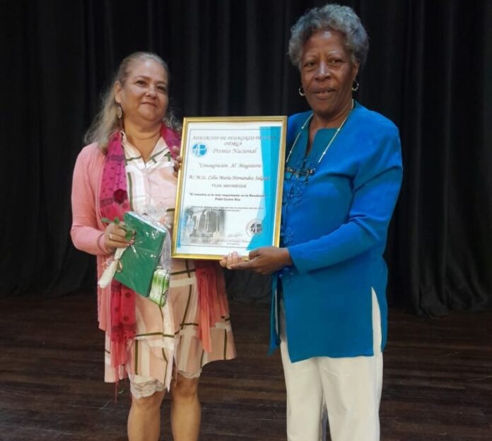 Celia María, educadora siempre. Radio Camoa