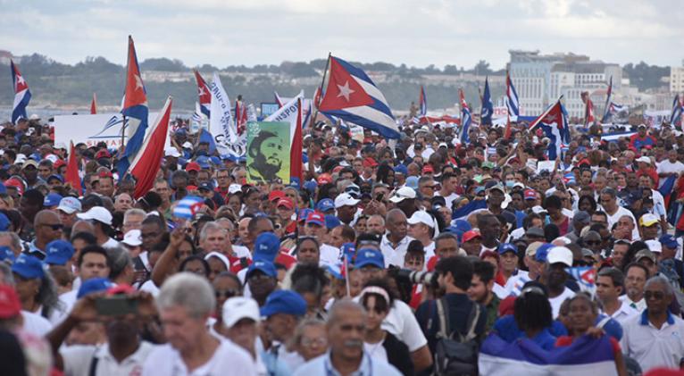 Marcha por Cuba y contra el bloqueo de Estados Unidos.