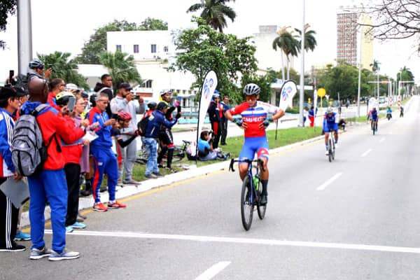 Ocupa ciclista de Mayabeque primera posición en Vuelta a La Habana. Foto: Jit