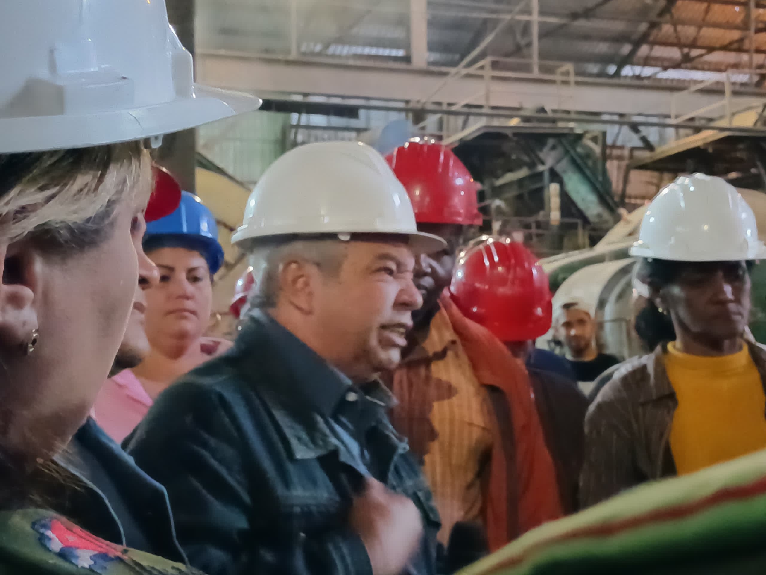 Entregó CTC Bandera Proeza Laboral a colectivos del Boris Luis Santa Coloma