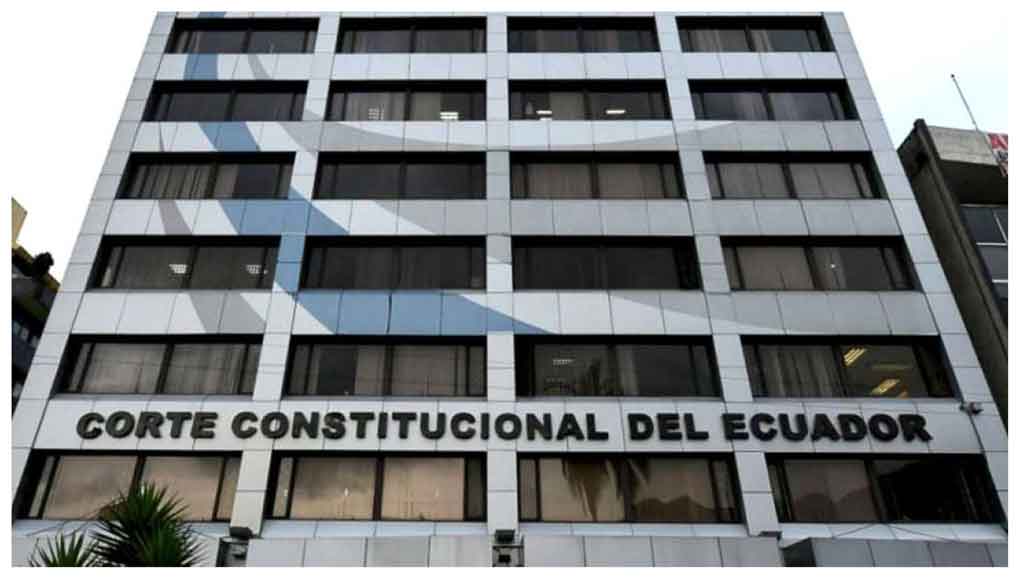 Corte evaluará decreto que encarga presidencia de Ecuador