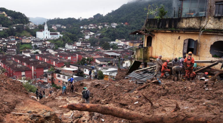Deslizamientos de tierra tras lluvias dejan once muertos en el sureste de Brasil