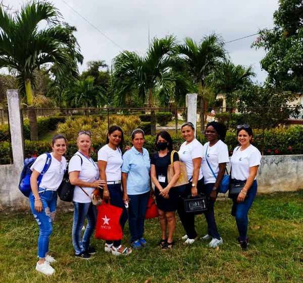 Trabajadores llevan alegría, cuidados y amor a Hogar de Ancianos