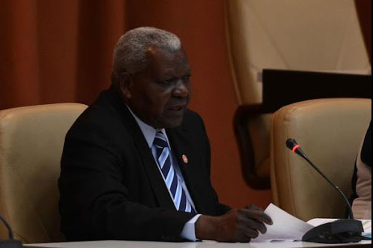 Líder parlamentario recorre centros productivos de provincia de Cuba