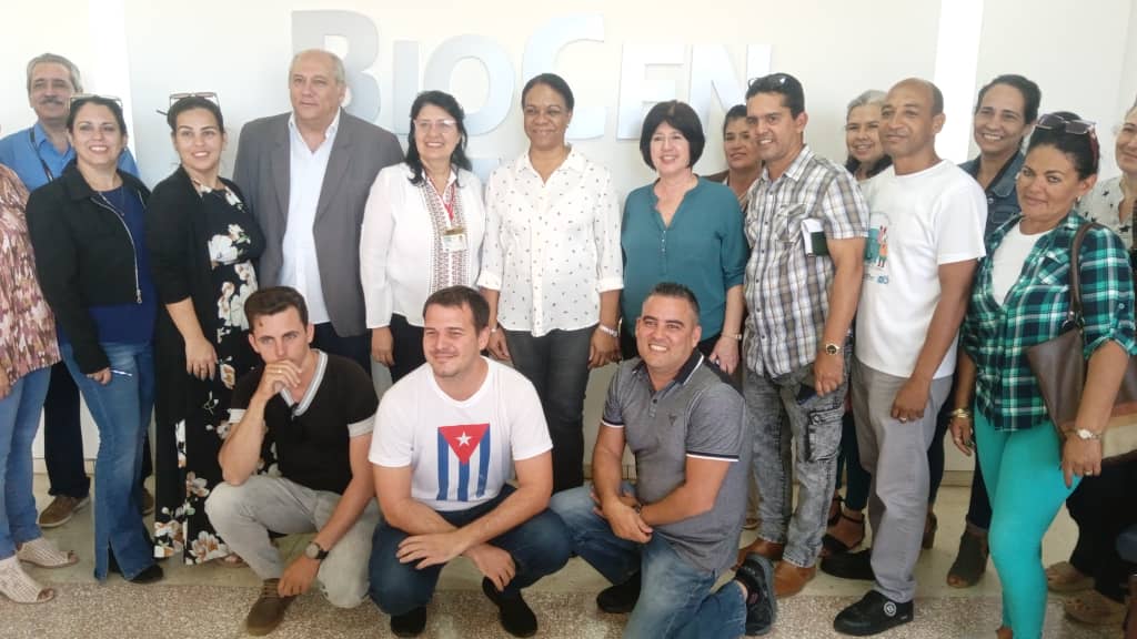 Visita gubernamental de recorrido por Biocen